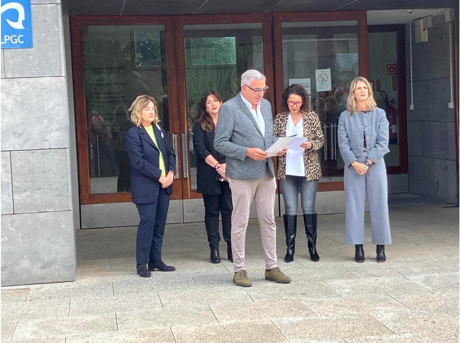 Lectura de los manifiestos del 25N en la Facultad de Ciencias Jurídicas